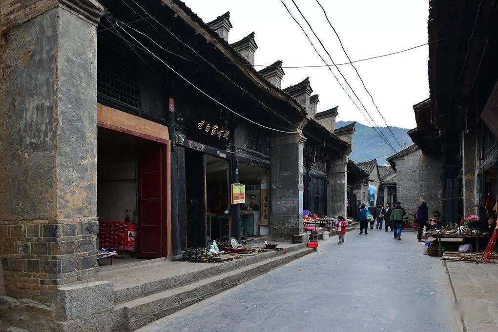 智利圣地亚哥举办“中国彩灯节” 民众欣赏彩灯